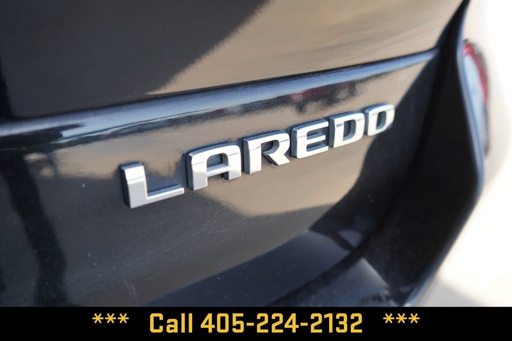 Used 2023  Jeep Laredo image 7