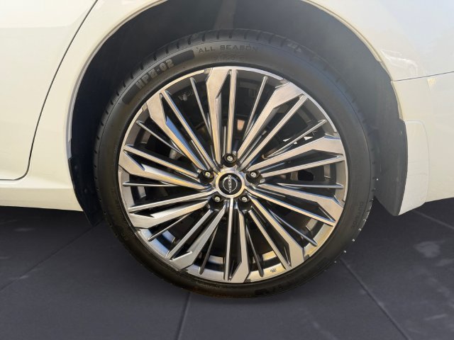 Used 2023 White Nissan 2.5 SL image 47