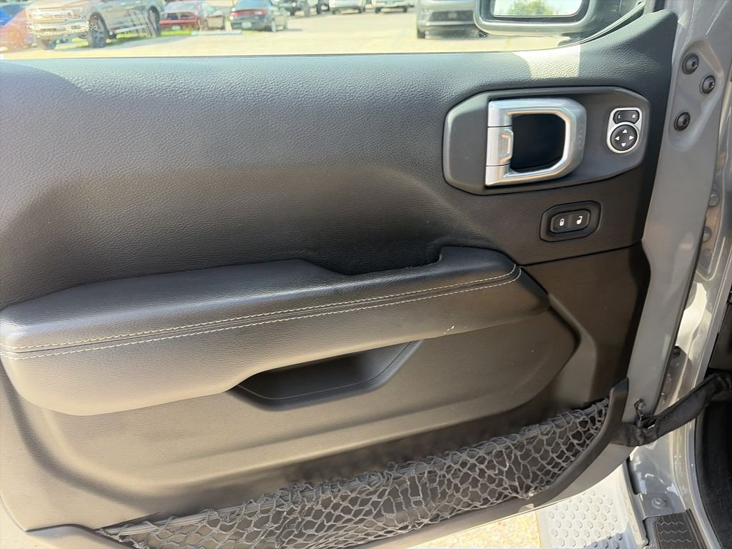 Used 2021 Gray Jeep Unlimited Sahara image 17