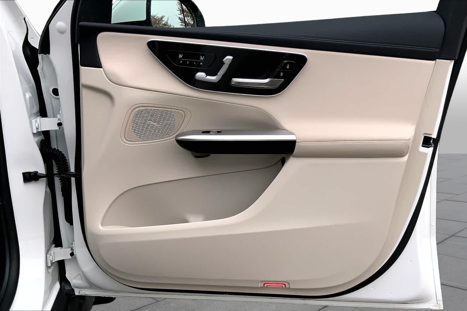 Certified Used 2025 Polar White Mercedes-Benz GLC 300 image 23