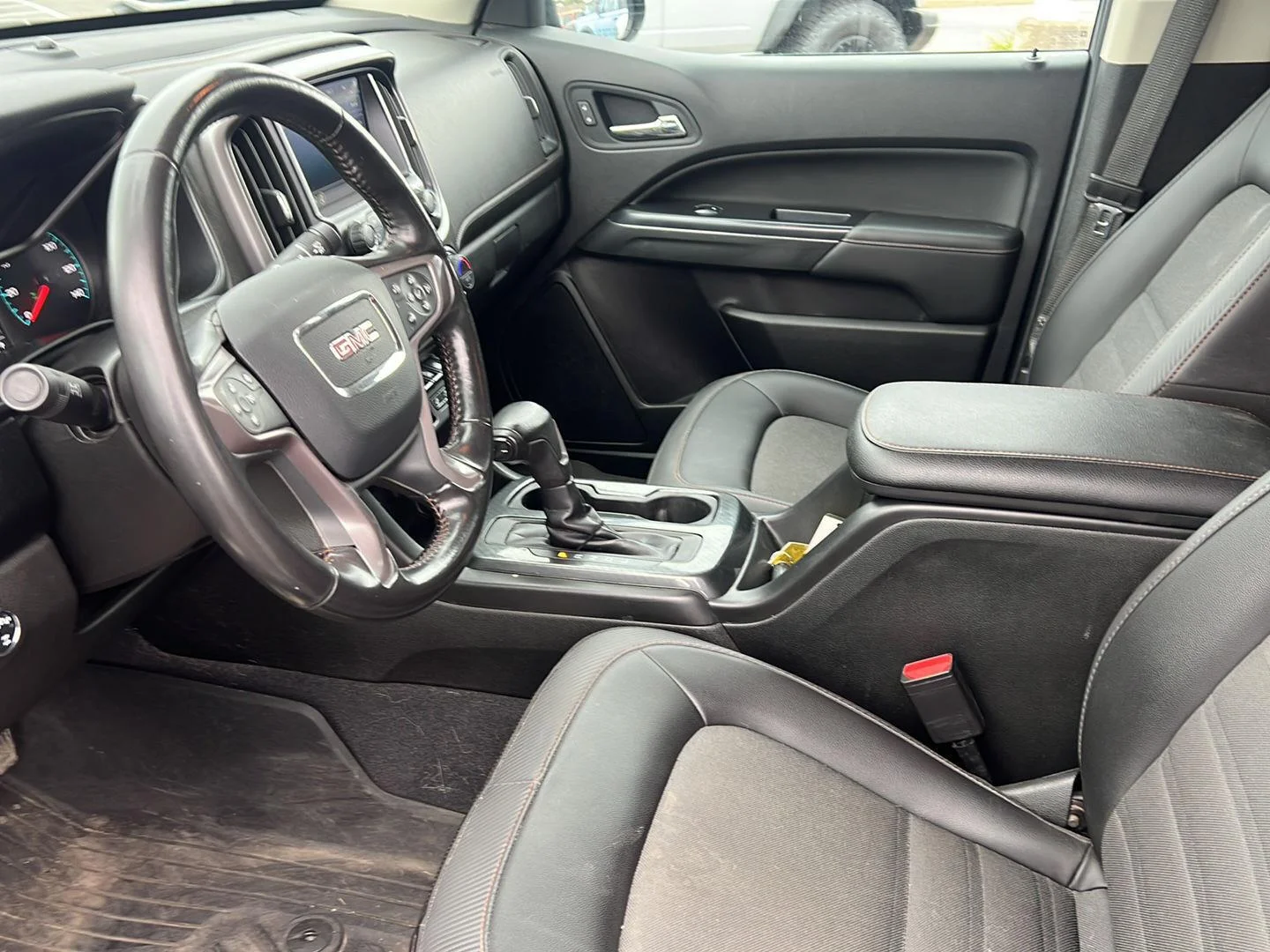 Used 2021 Onyx Black GMC 4WD AT4 w/Cloth image 17