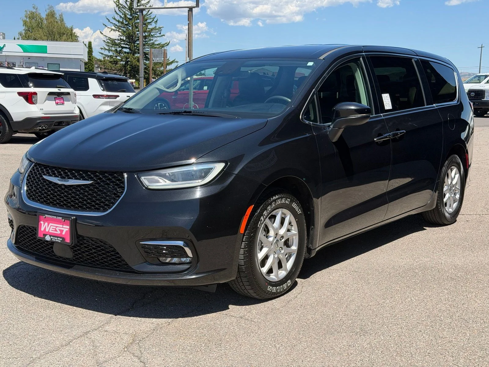 Used 2023 Black Chrysler Touring L image 10