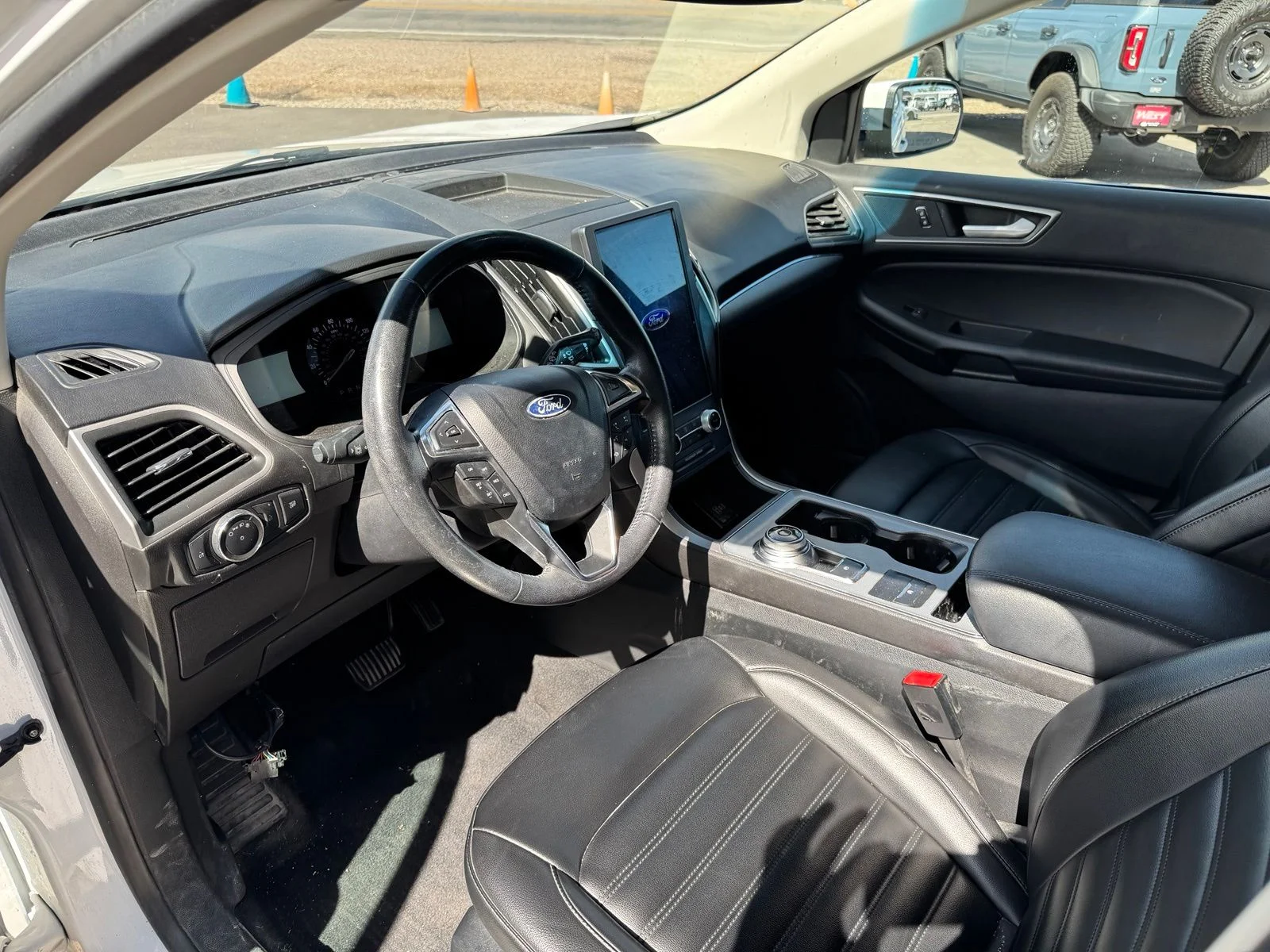 Used 2022 White Ford SEL image 6