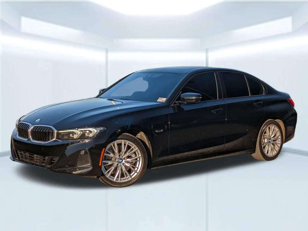 2023 BMW 3 Series 330e Sedan's photo