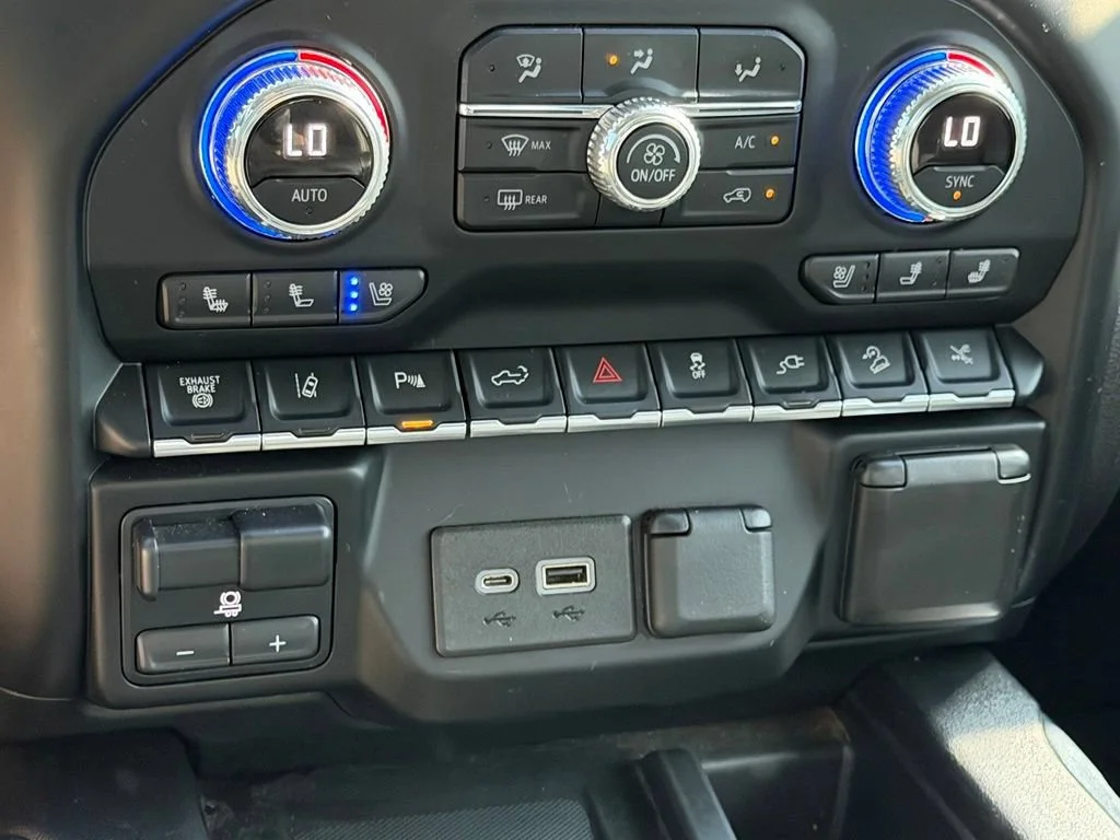 Used 2022 Onyx Black GMC Denali image 26