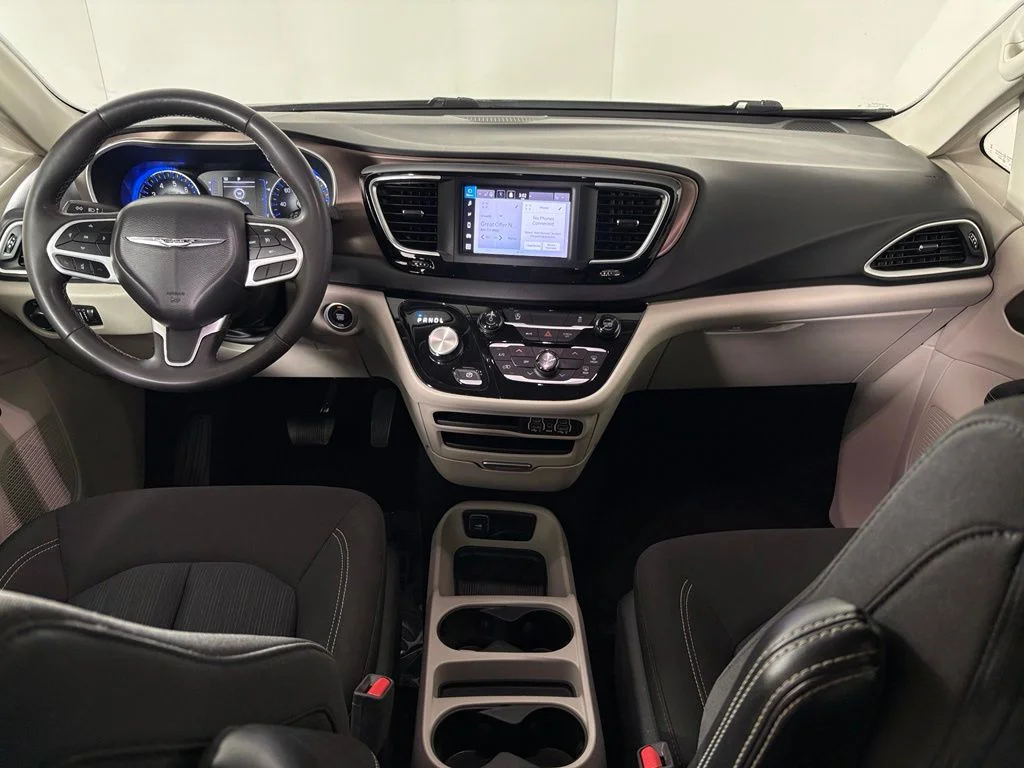 Used 2023 White Chrysler LX image 36