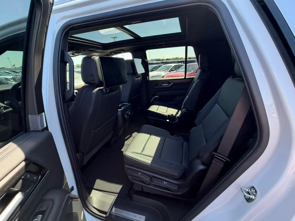 2026 GMC Yukon Denali - Photo 35