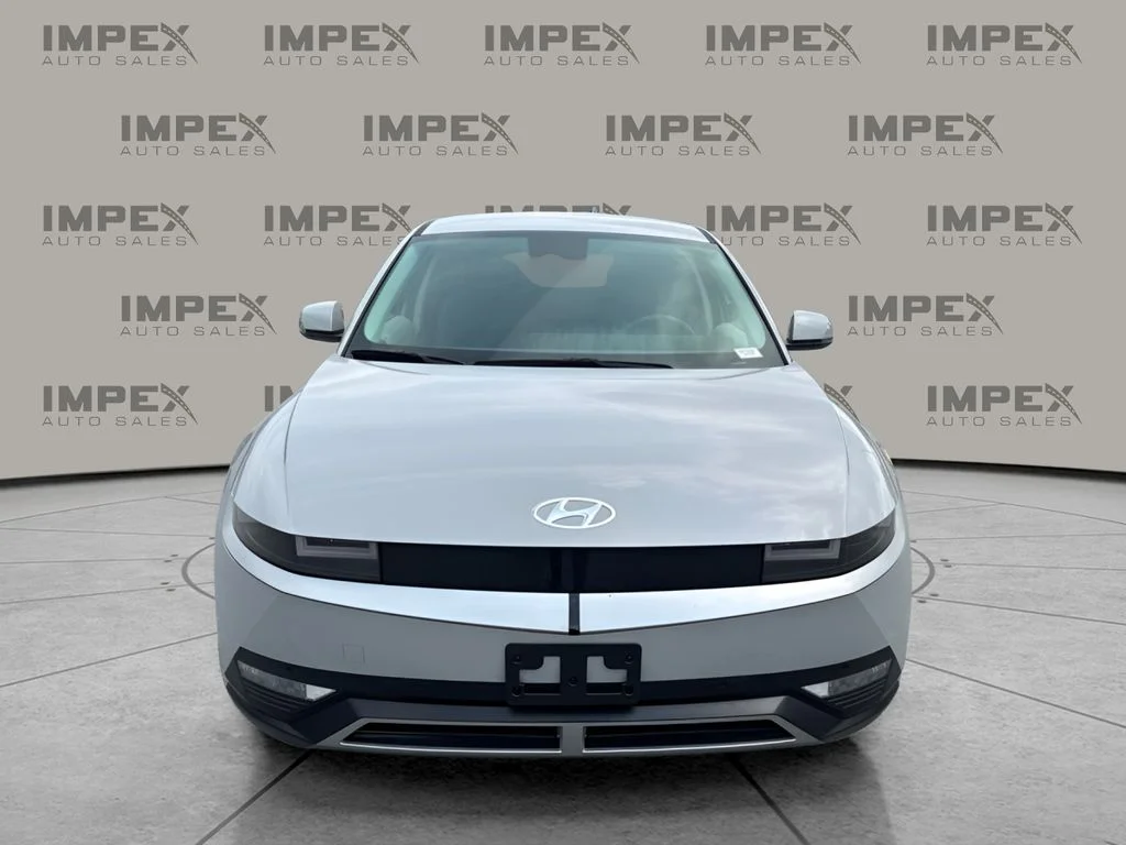 Used 2024 Gray Hyundai SEL image 8