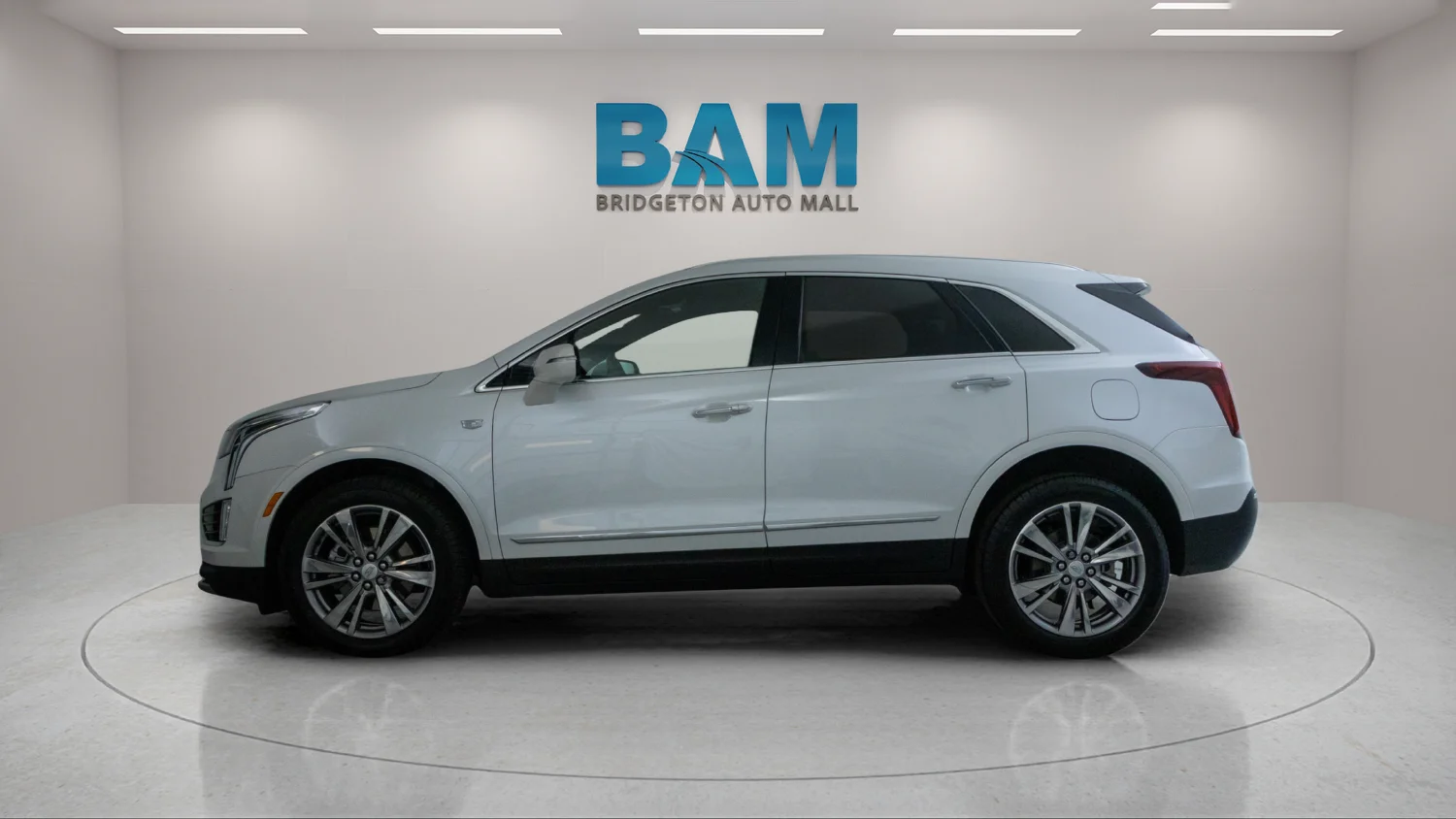 Used 2025 White Cadillac Premium Luxury image 4