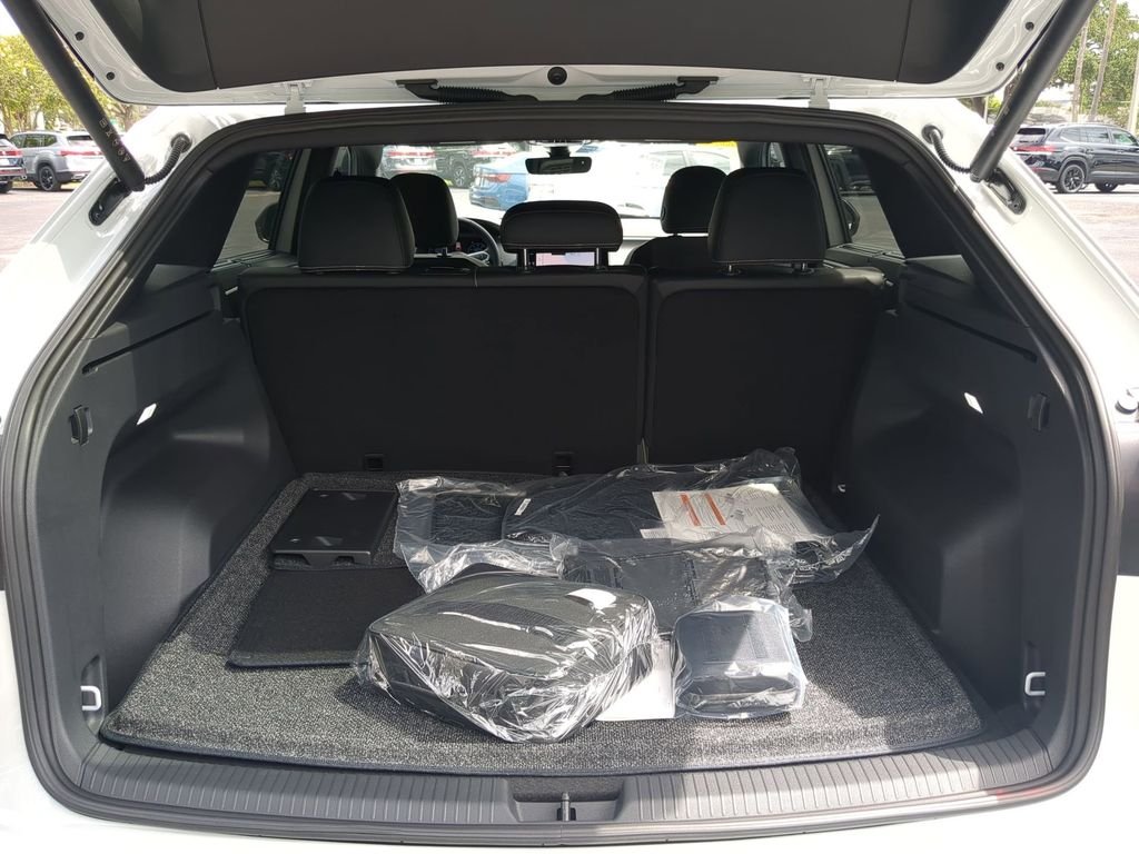 New 2026 White/off-white Volkswagen 2.0T SEL R-Line Black image 9