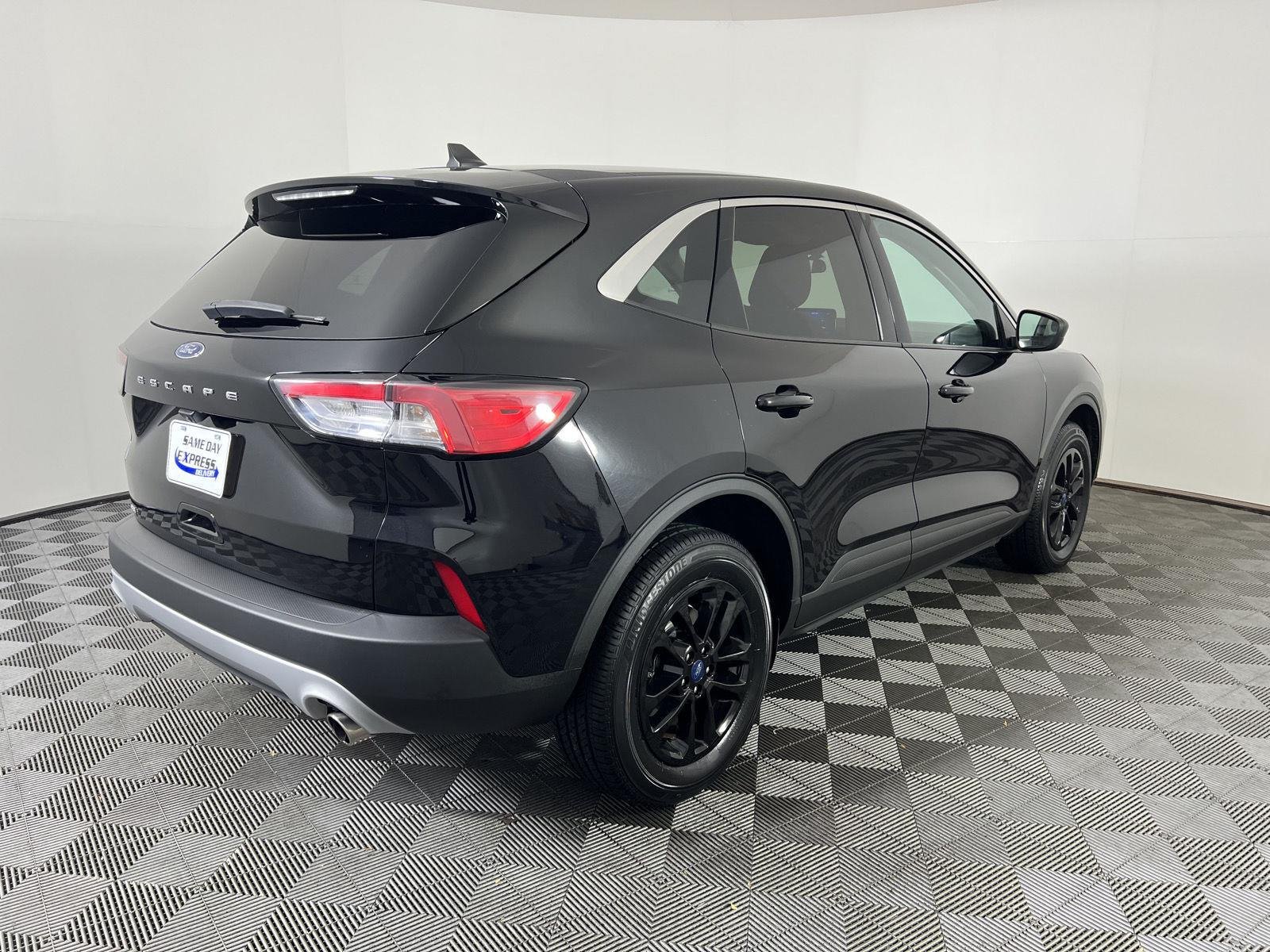 Used 2022 Agate Black Ford SE image 22