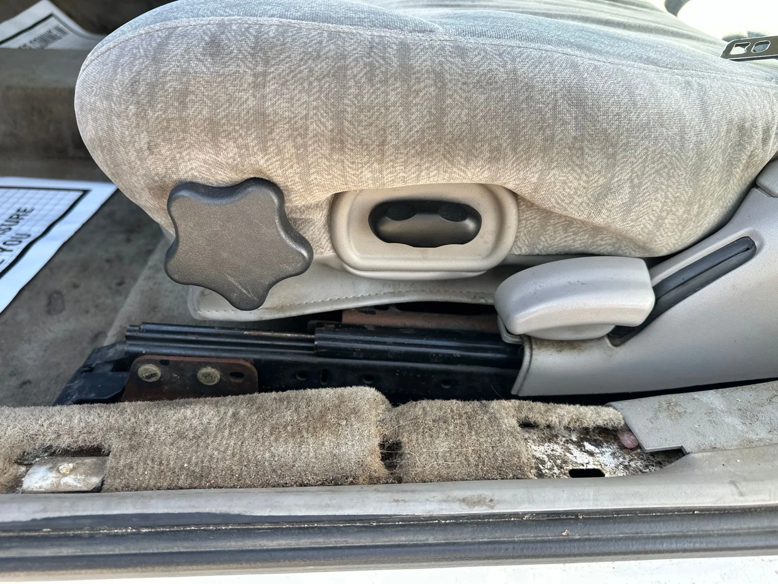 Used 2005 White Buick Custom image 12