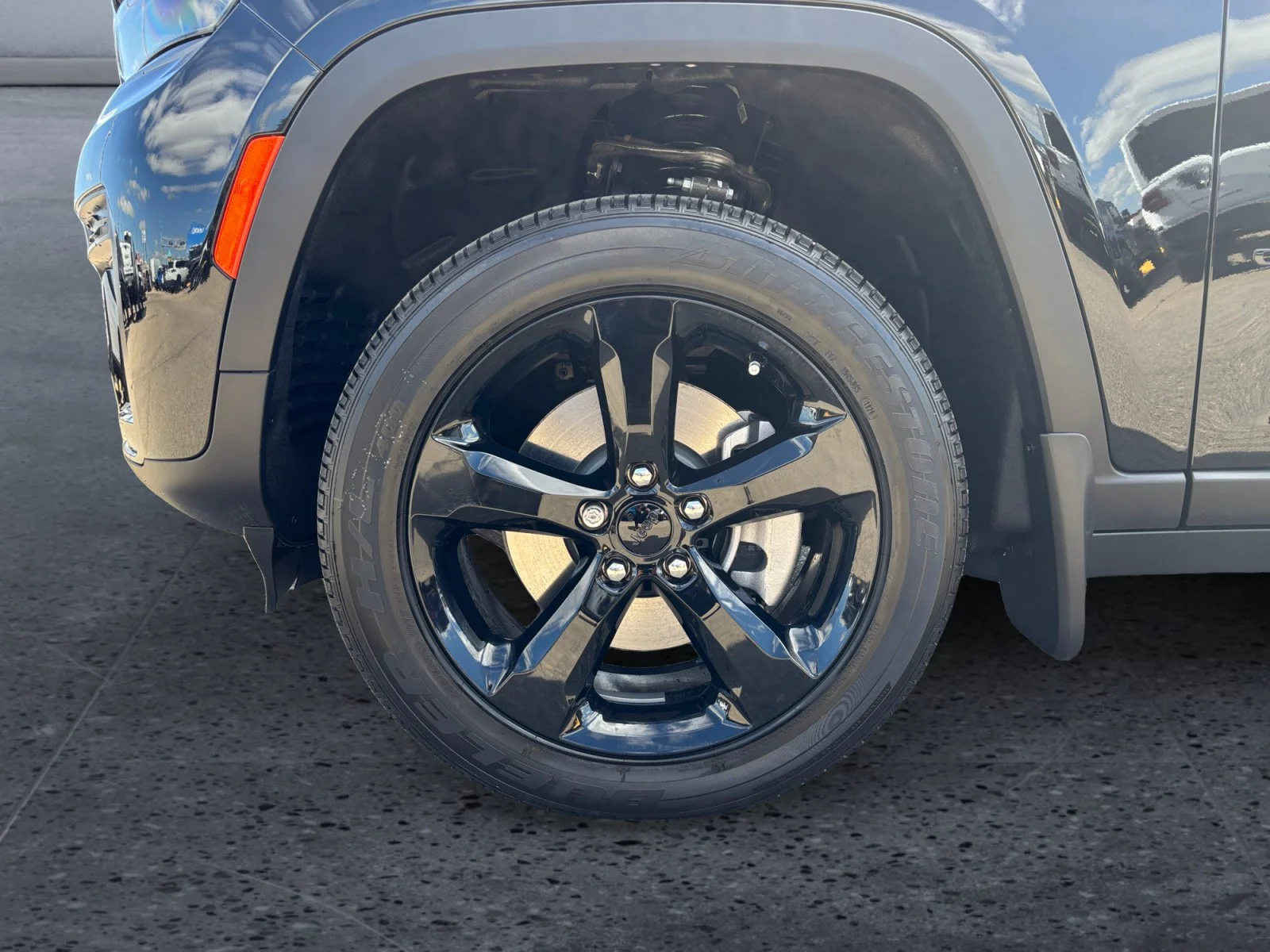 New 2026 Diamond Black Crystal Pearl Jeep Altitude image 9