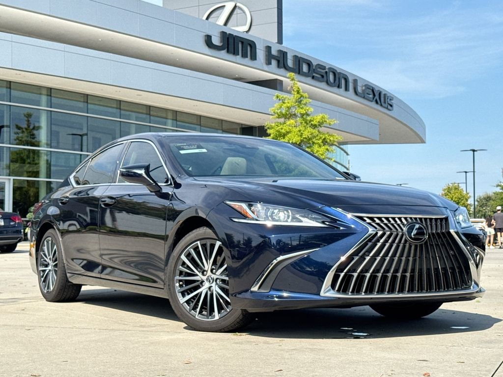 Used 2025  Lexus 350 image 2
