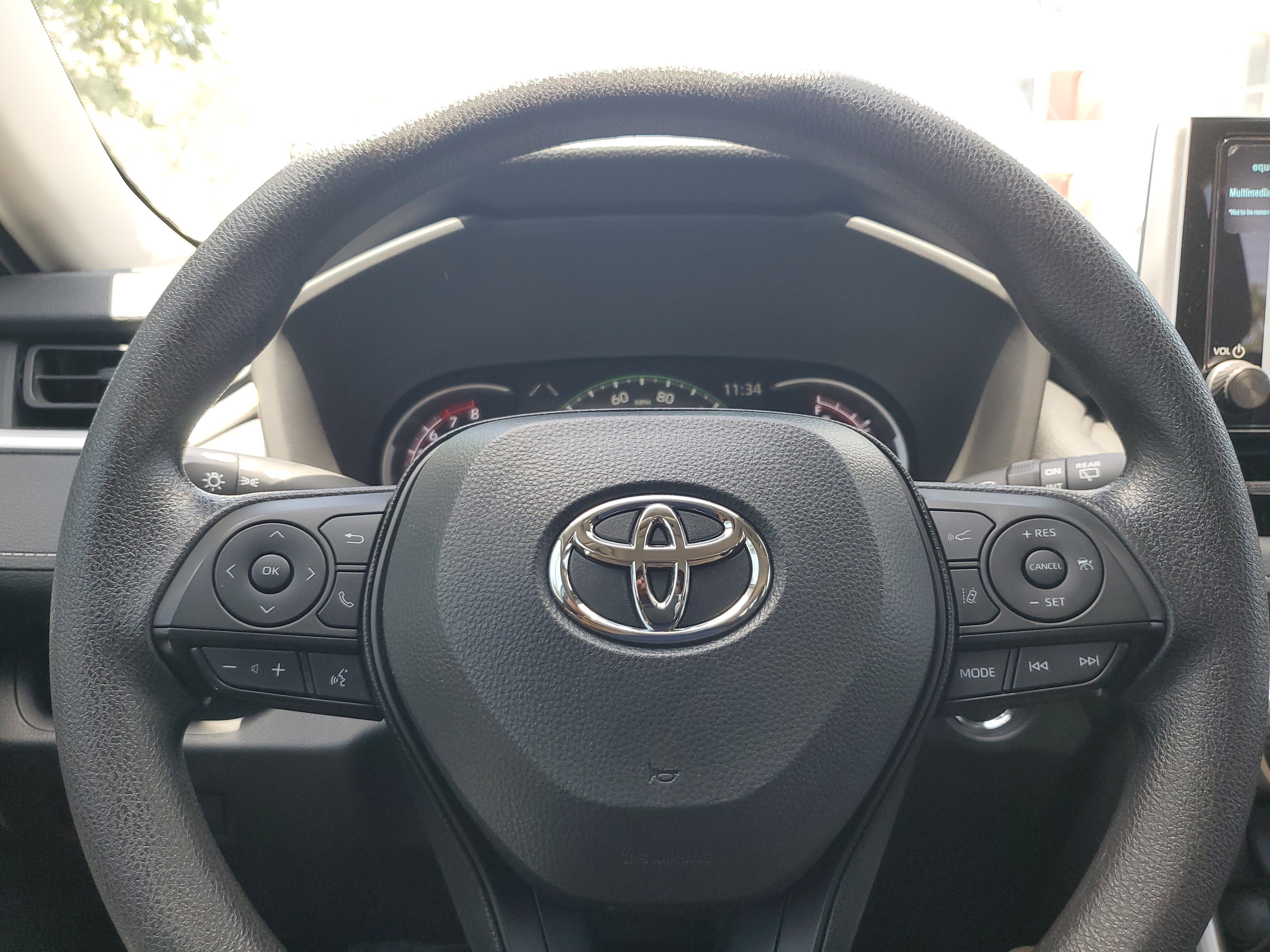 Used 2025 Silver Sky Metallic Toyota XLE image 23