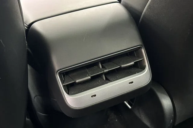Used 2023  Tesla Base image 17