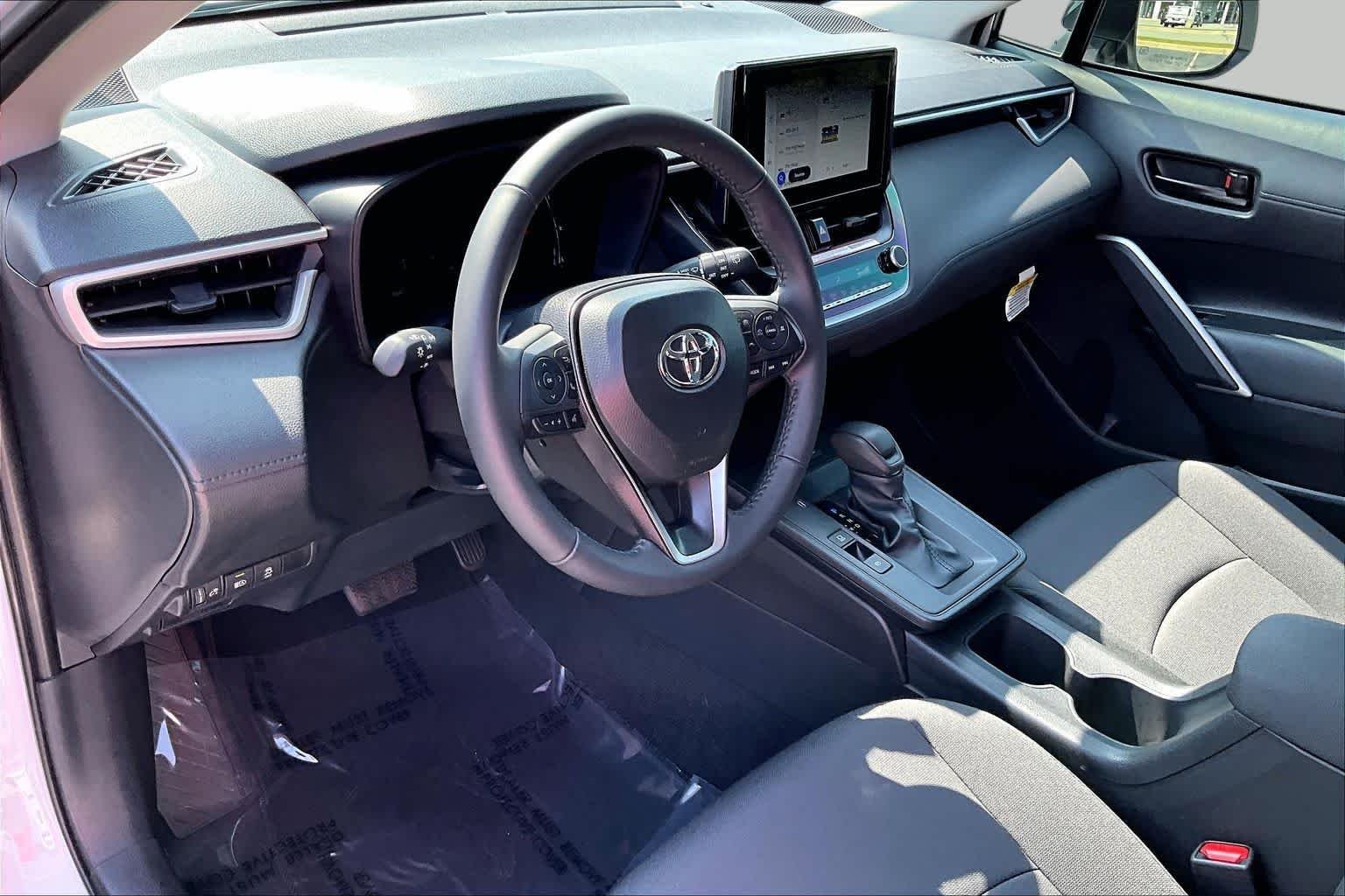 Used 2026 Wind Chill Pearl Toyota LE image 17