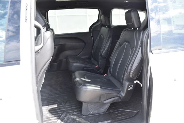 Used 2019 White Chrysler Touring L image 13