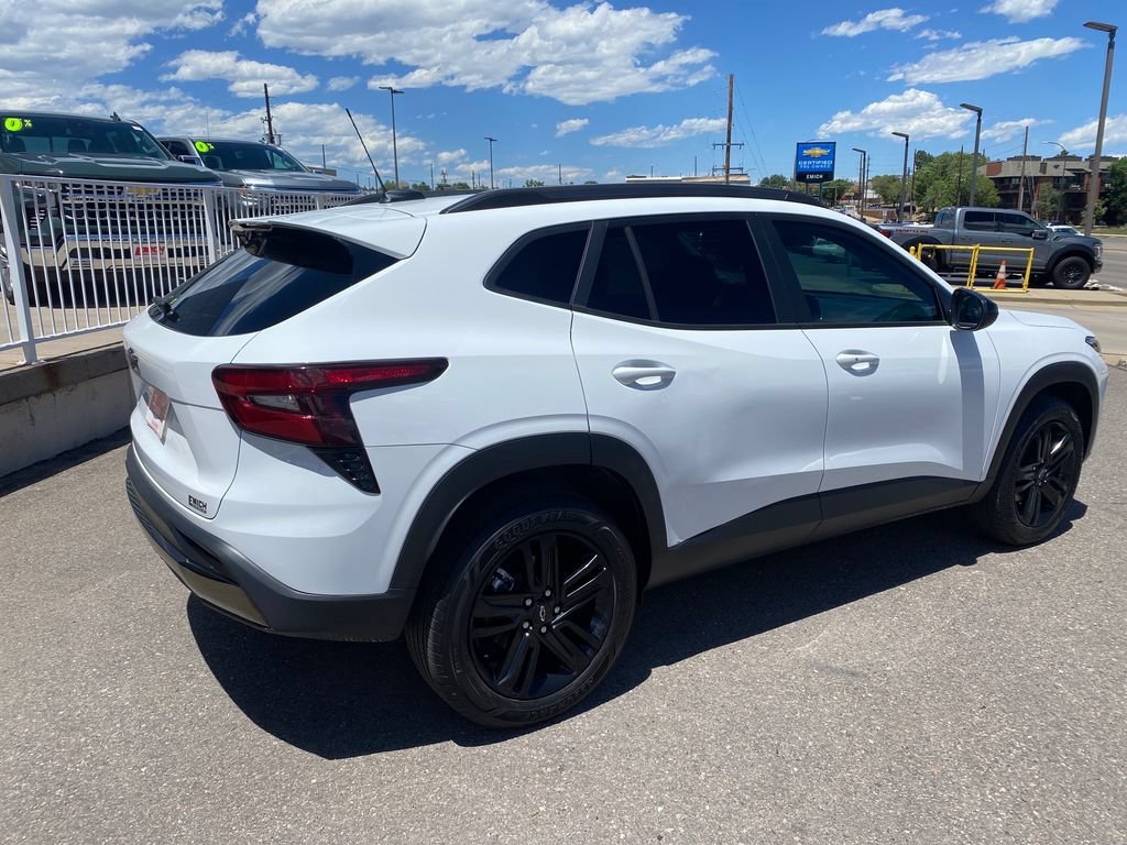 Used 2025 Summit White Chevrolet ACTIV image 5