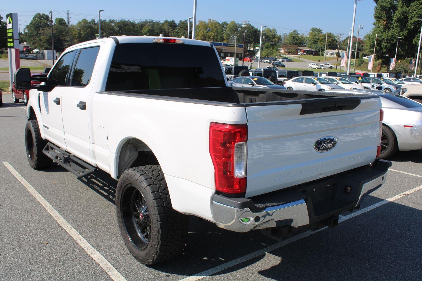 Used 2017 Oxford White Ford XLT image 8
