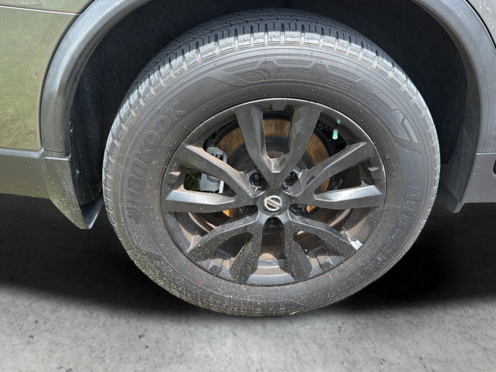 Used 2020 Gray Nissan SV image 26