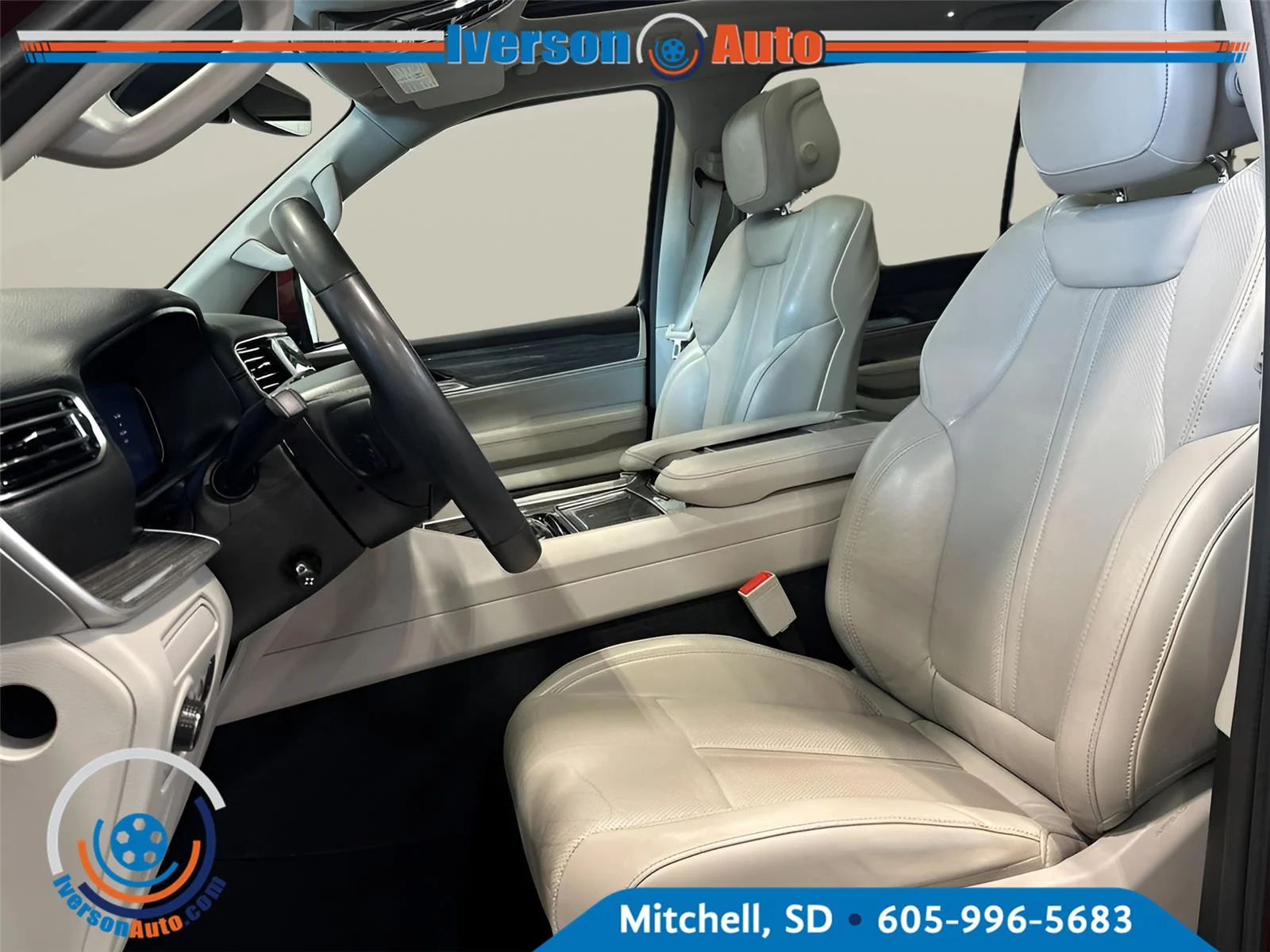 Used 2022 Velvet Red Pearlcoat Jeep Series III image 15