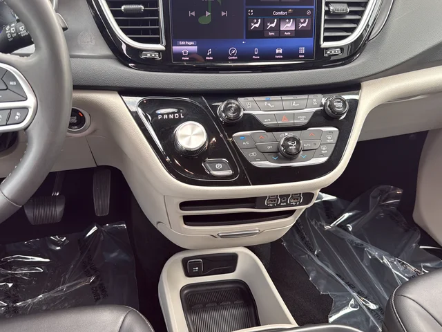 Used 2024 White Chrysler Touring L image 20
