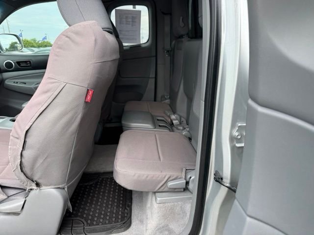 Used 2011  Toyota Base image 14