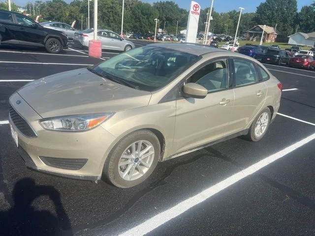Used 2018 Gold Ford SE image 2