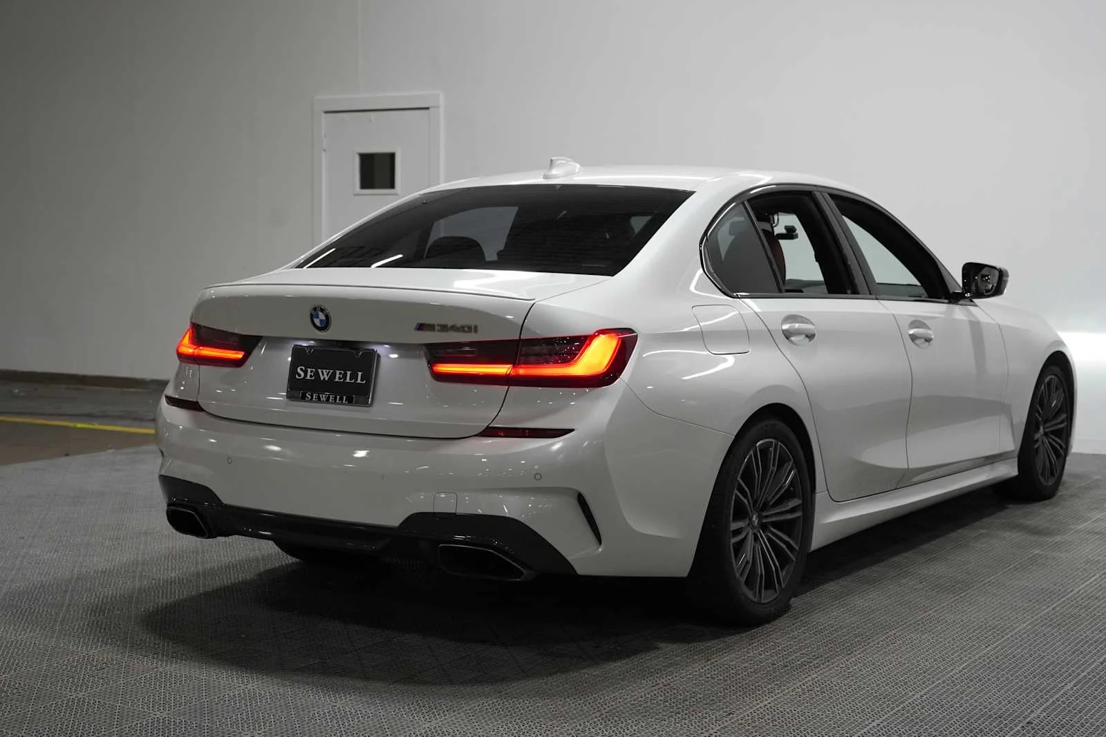 Used 2021 Mineral White Metallic BMW M340i image 4