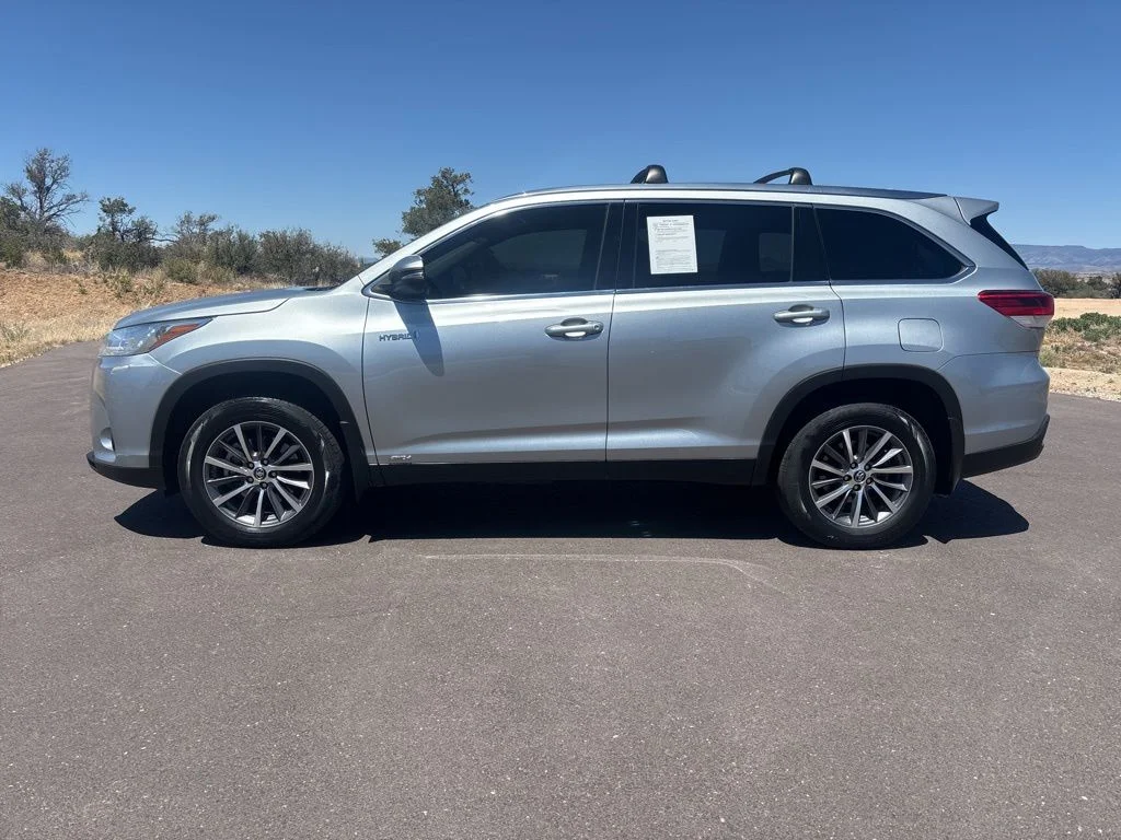 Used 2019 Silver Toyota XLE image 7