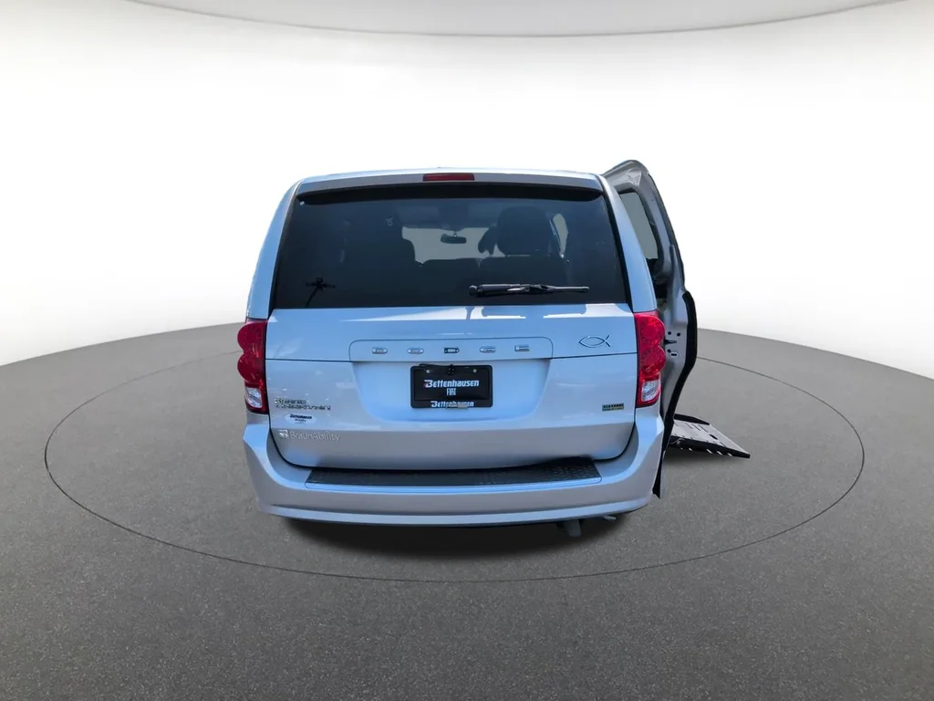 Used 2012 Silver Dodge SXT image 8