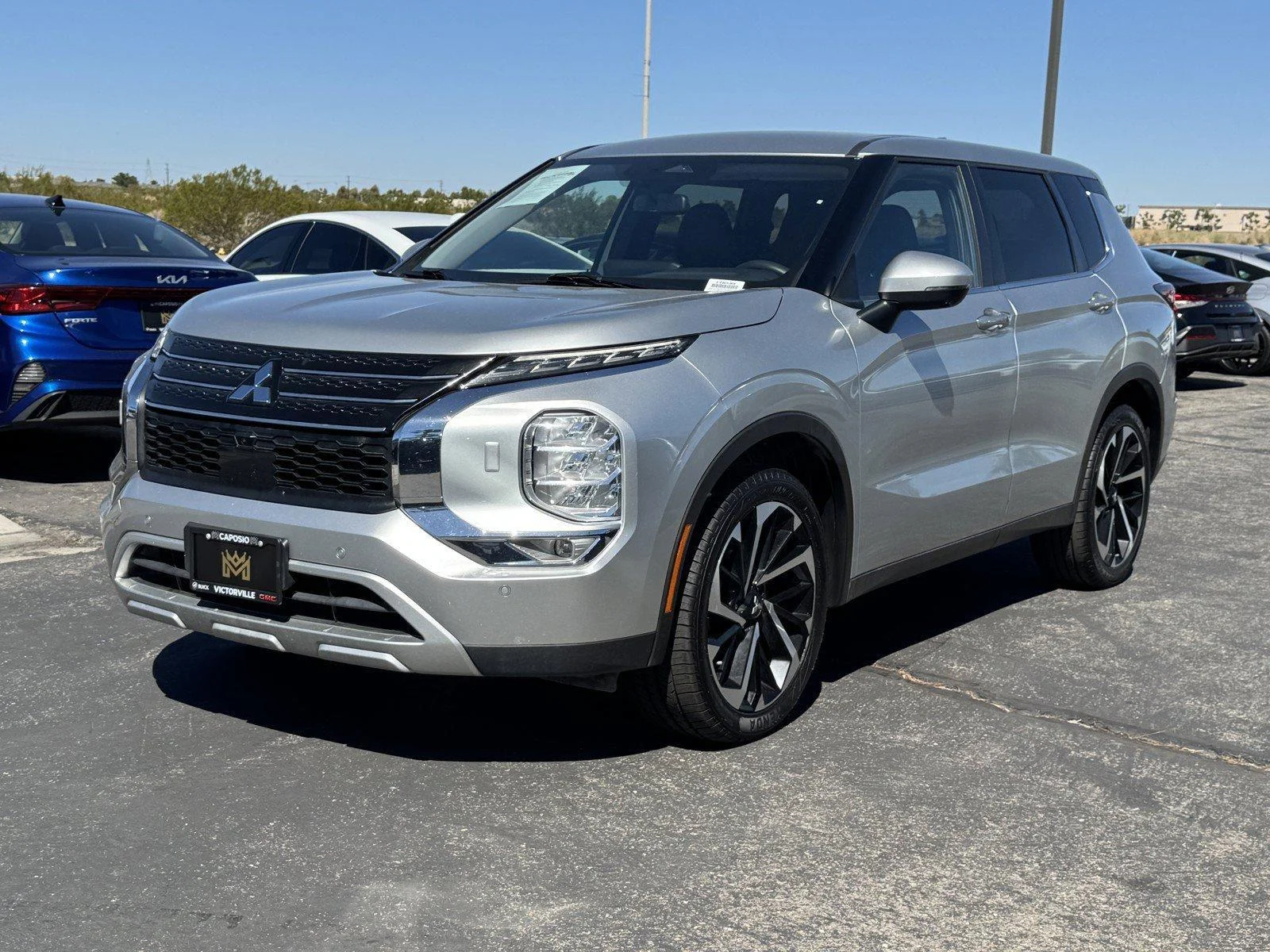 Used 2024  Mitsubishi SE image 3