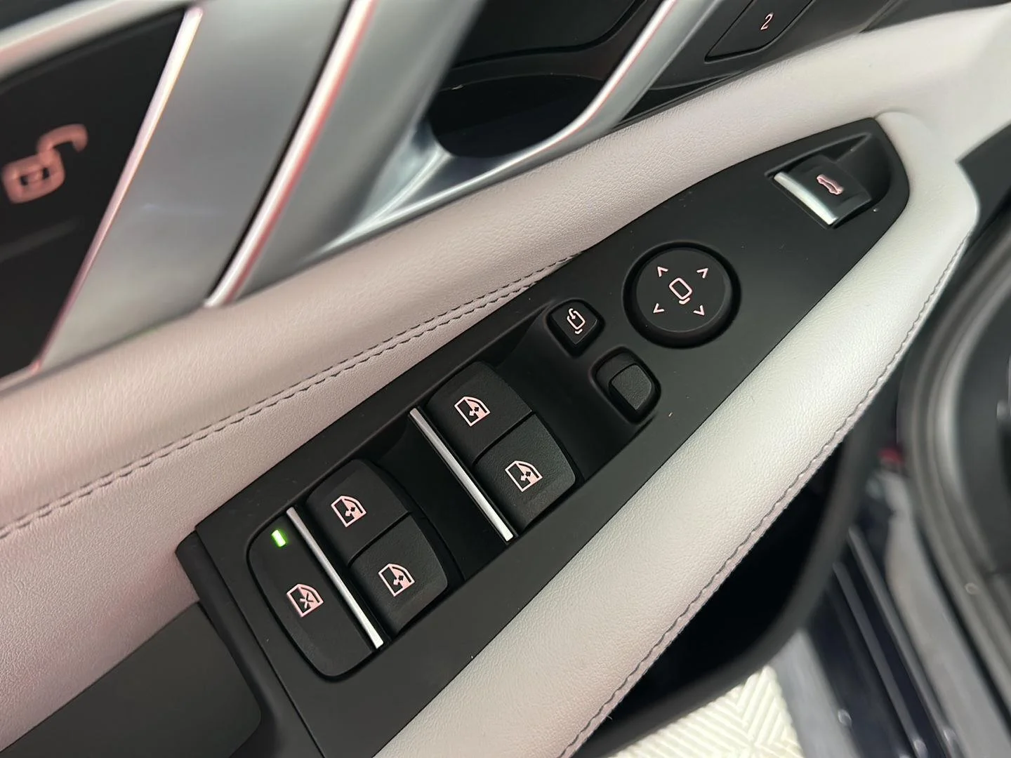 Used 2025 Carbon Black Metallic BMW xDrive40i image 8