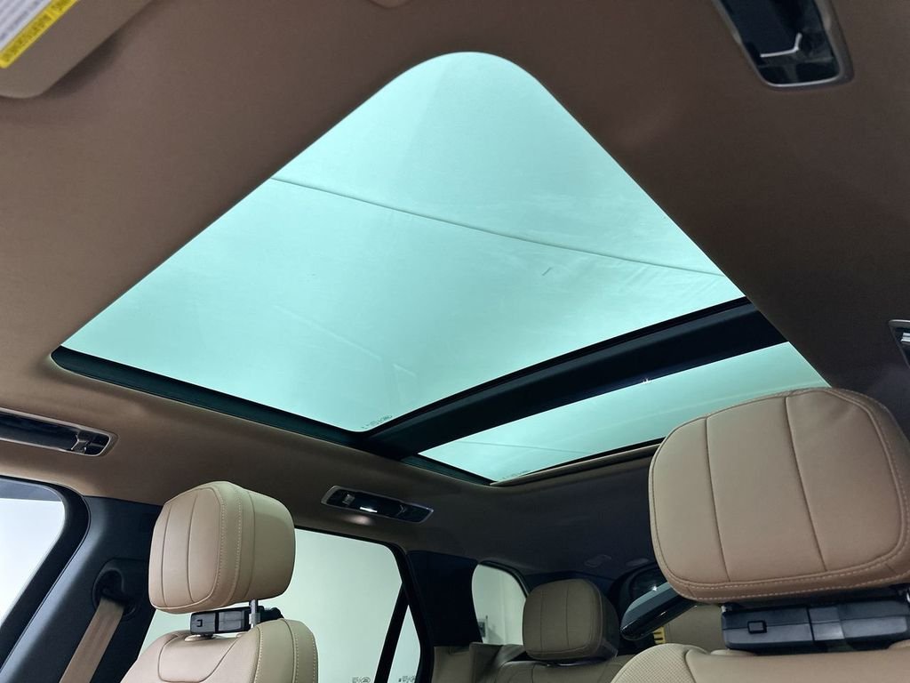 New 2026 Fuji White Land Rover SE image 11