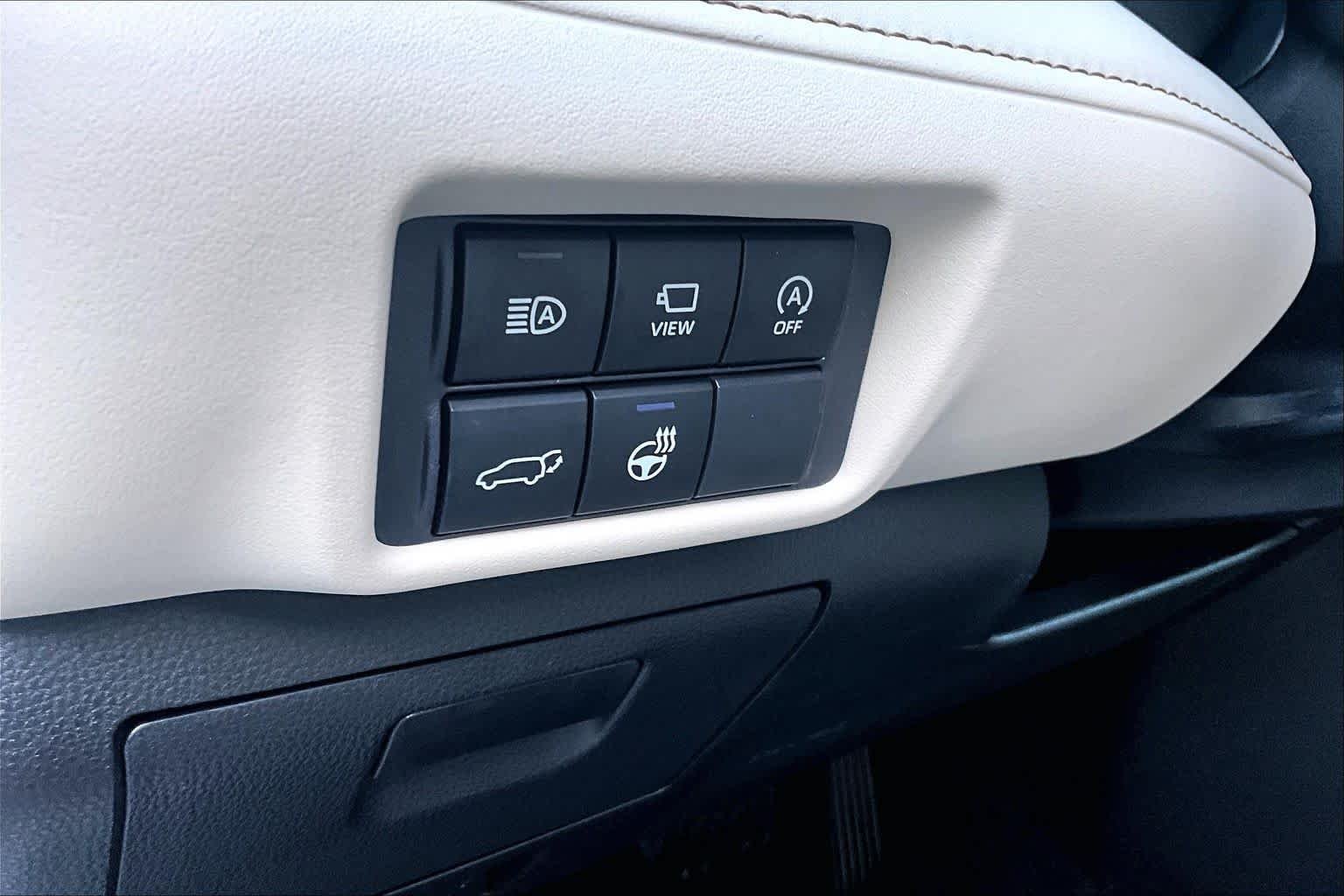 Used 2024 Wind Chill Pearl Toyota Platinum image 32