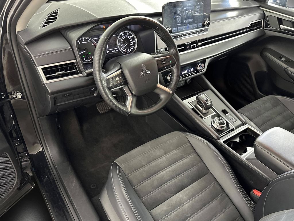 2024 Mitsubishi Outlander SE - Photo 10