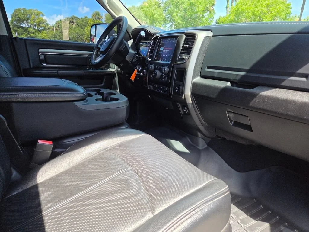 Used 2018 Brilliant Black Crystal Pearlcoat Ram Laramie image 14
