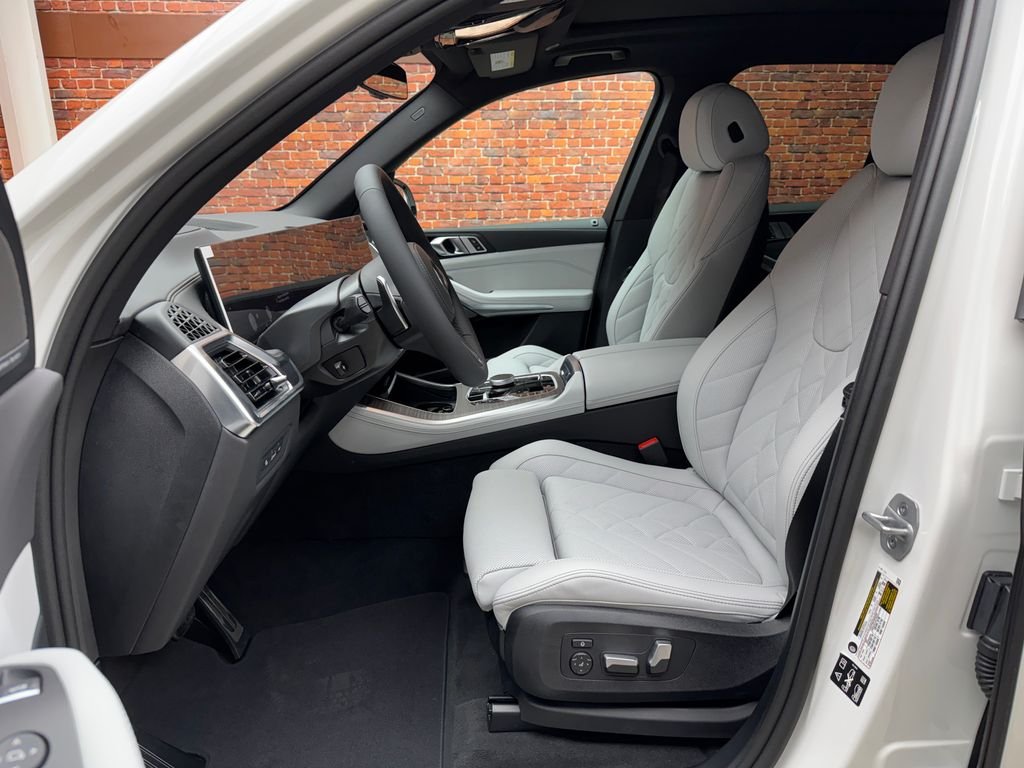 New 2026 White BMW xDrive40i image 21