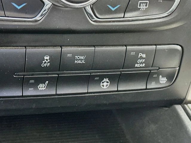 Pre-Owned 2020 Ram 1500 Classic SLT