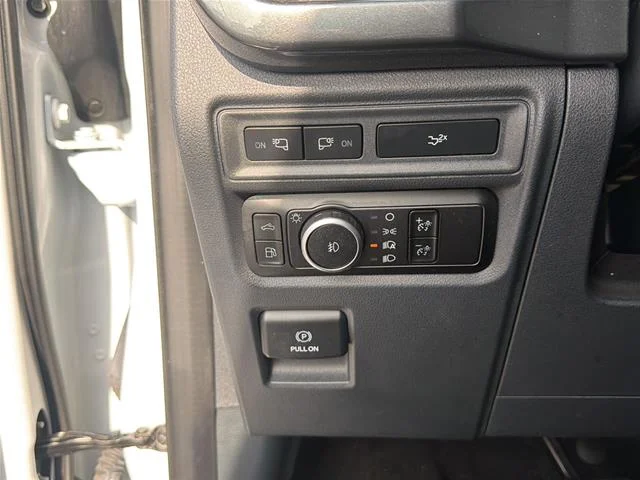 Used 2023  Ford  image 21