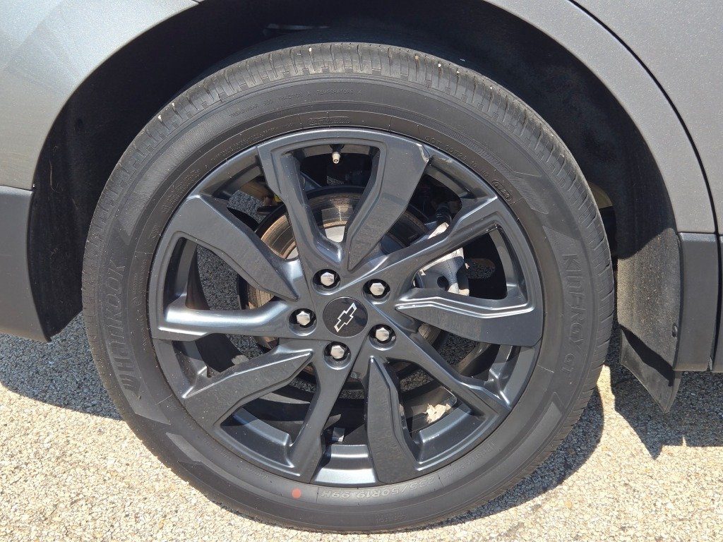 Used 2023 Gray Chevrolet RS image 9