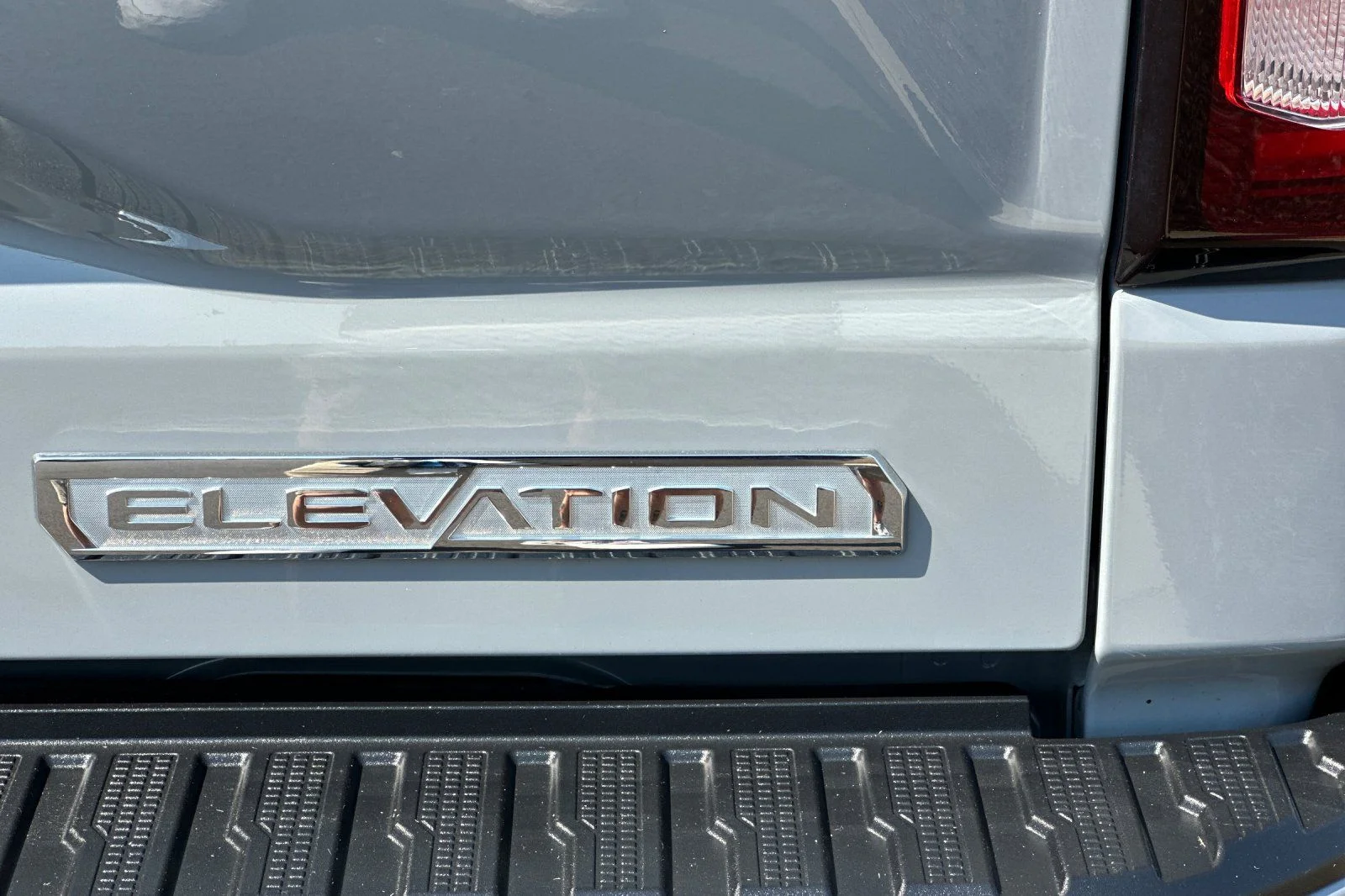 Used 2024 Gray GMC Elevation image 31