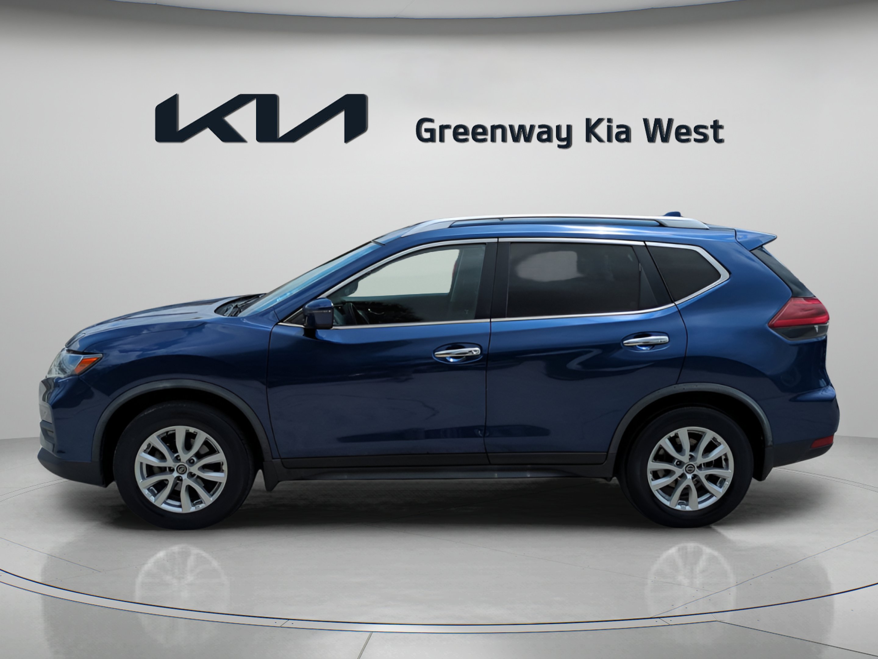 Used 2020 Caspian Blue Metallic Nissan SV image 5