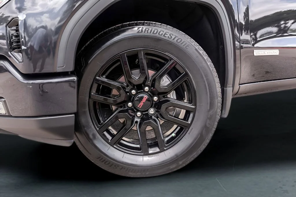 Used 2024 Titanium Rush Metallic GMC Elevation image 4