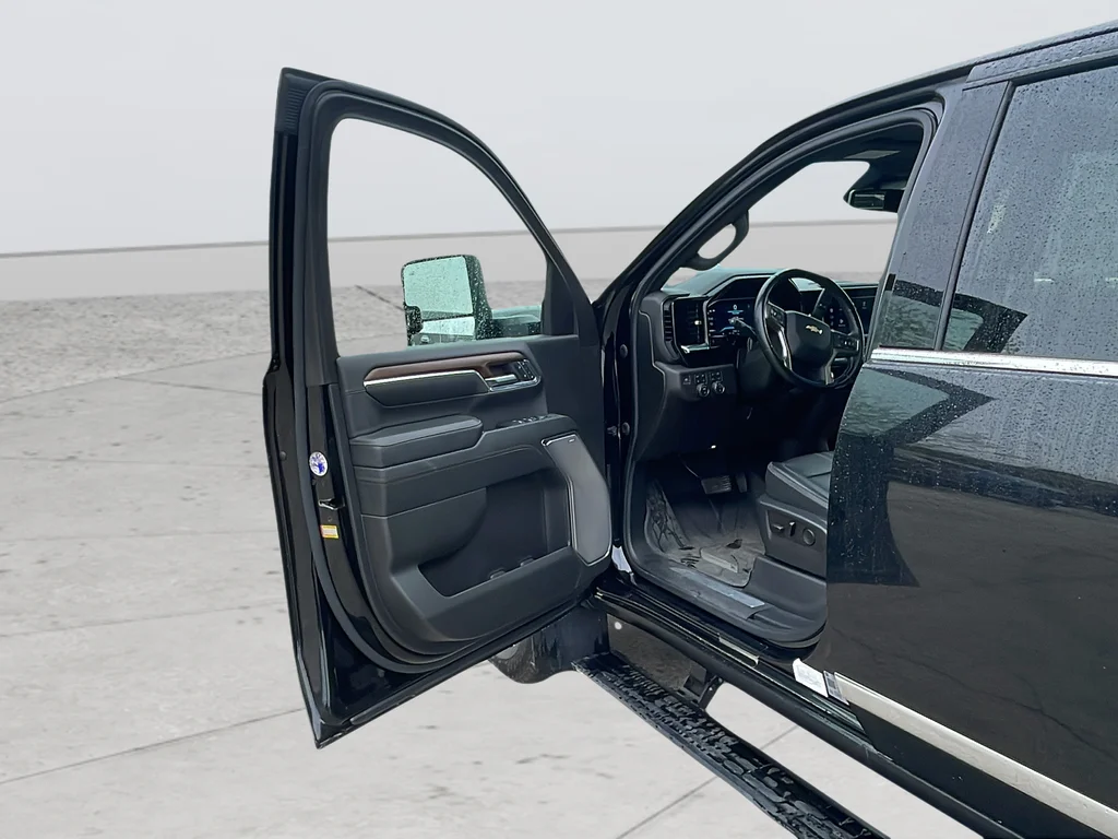 Used 2024 Black Chevrolet High Country image 35