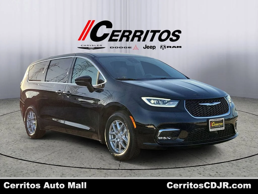 2026 Chrysler Pacifica Select's photo