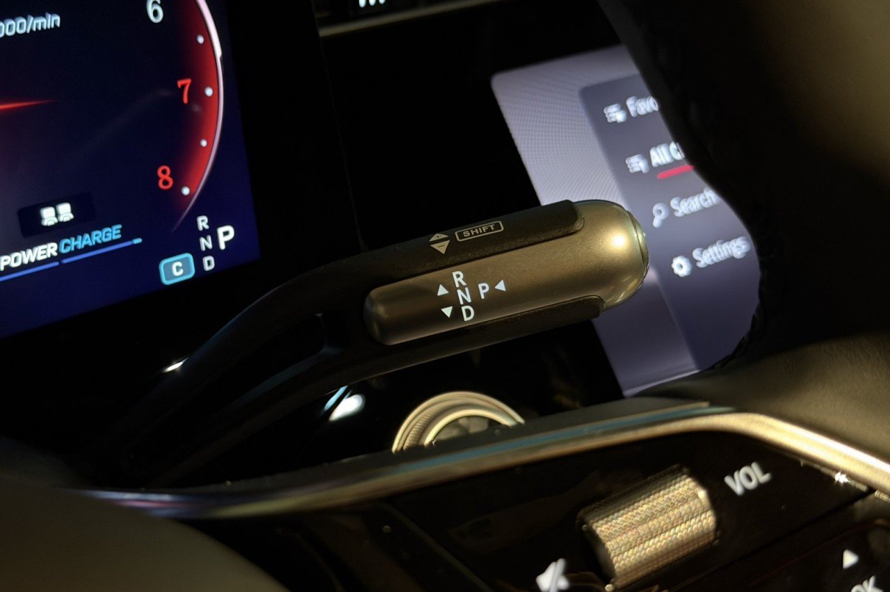 New 2027 MANUFAKTUR Moonlight White Metallic Mercedes-Benz Maybach S 580 4MATIC® Sedan image 18