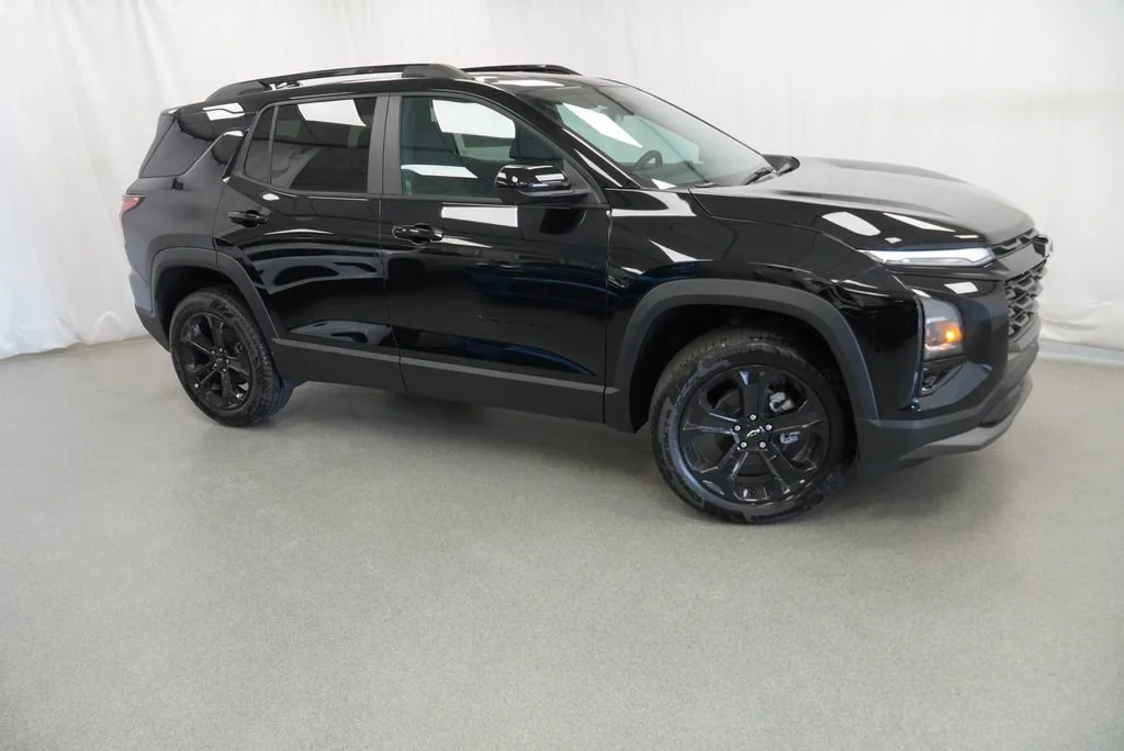 New 2027 Mosaic Black Metallic Chevrolet LT image 5