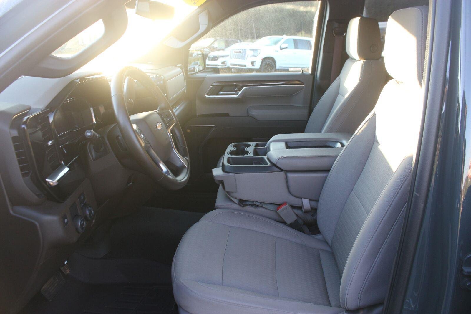 Used 2025 Cypress Gray Chevrolet LT image 16